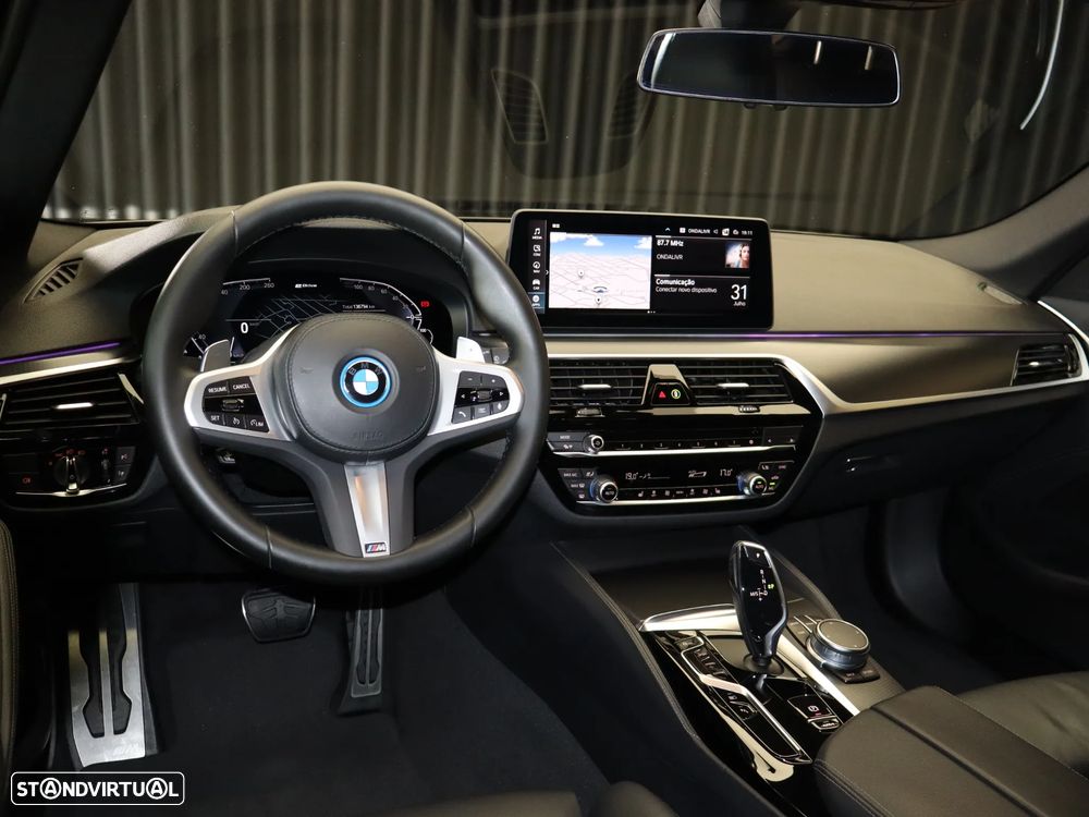 BMW 530 e Pack Desportivo M - 16