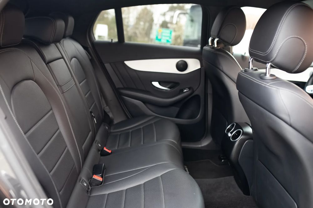 Mercedes-Benz GLC 220 d 4Matic 9G-TRONIC AMG Line Plus - 17