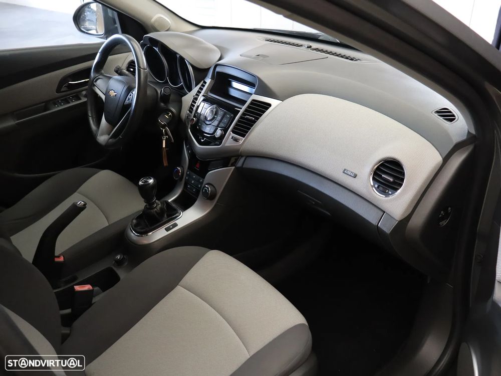 Chevrolet Cruze 1.6 LS - 14