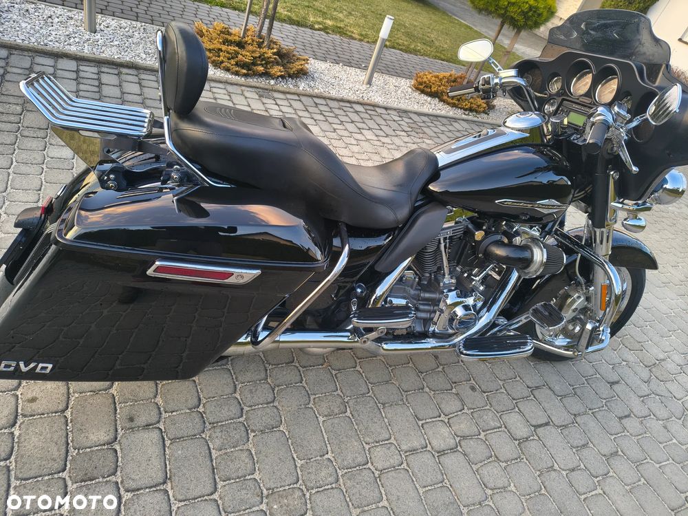 Harley-Davidson CVO Street Glide - 21