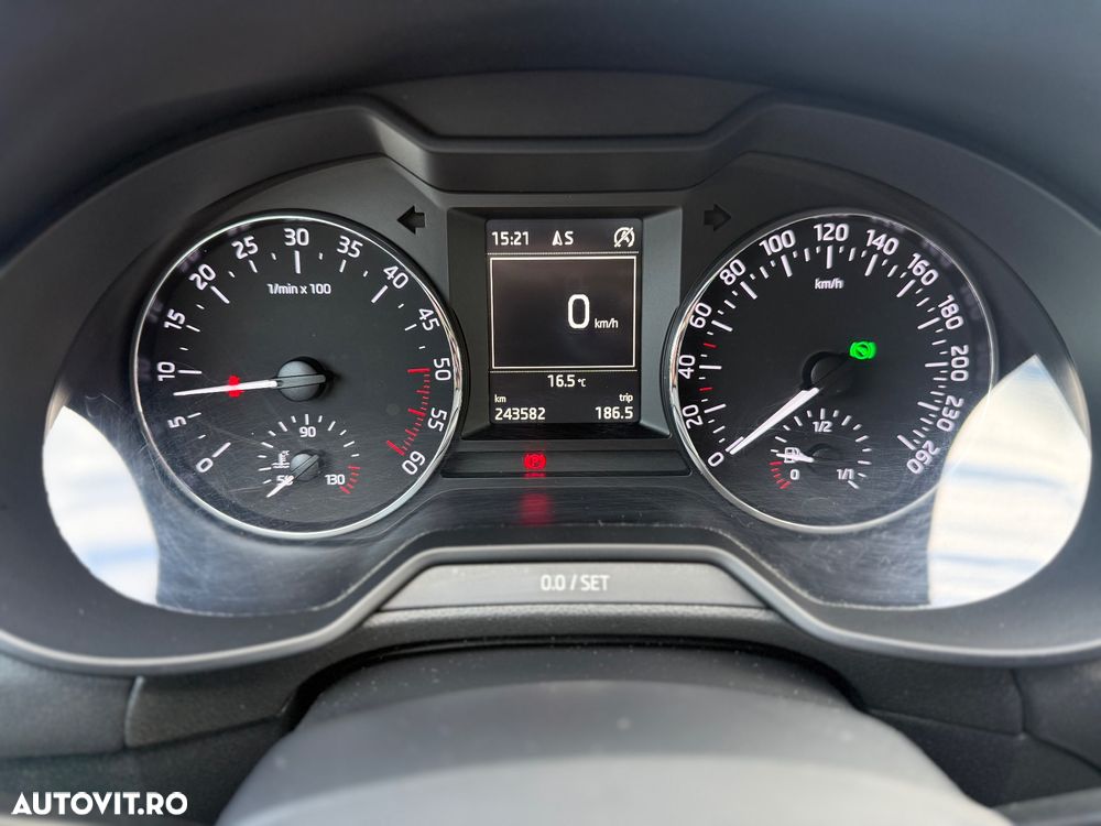 Skoda Octavia 1.6 TDI (Green tec) DSG Style - 9