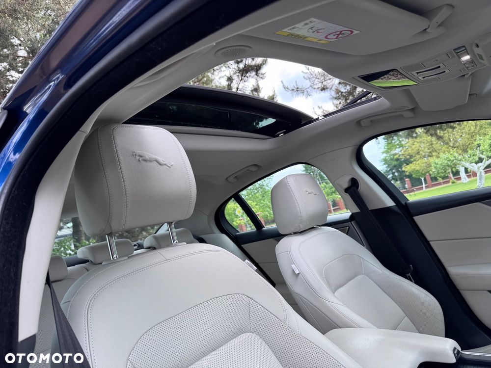 Jaguar XE 2.0 P250 SE - 13