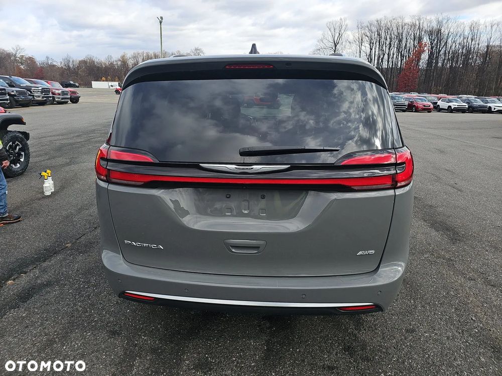 Chrysler Pacifica - 6