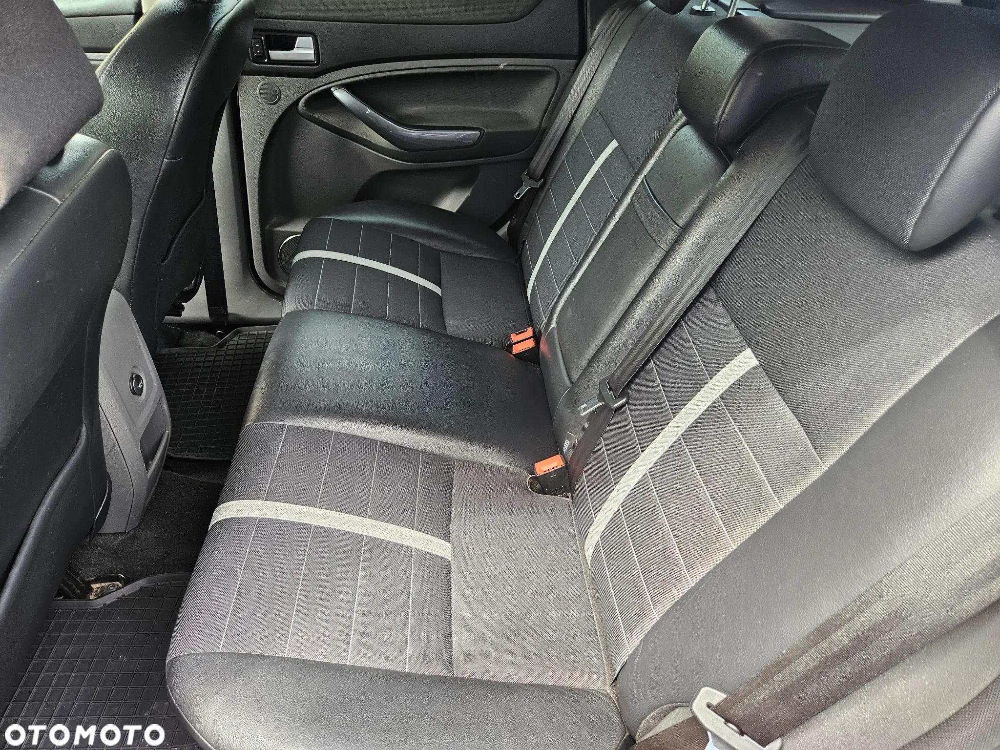 Ford Kuga 2.0 TDCi Individual - 8