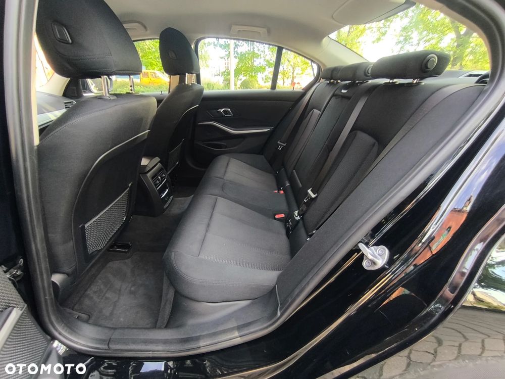 BMW Seria 3 320e - 19