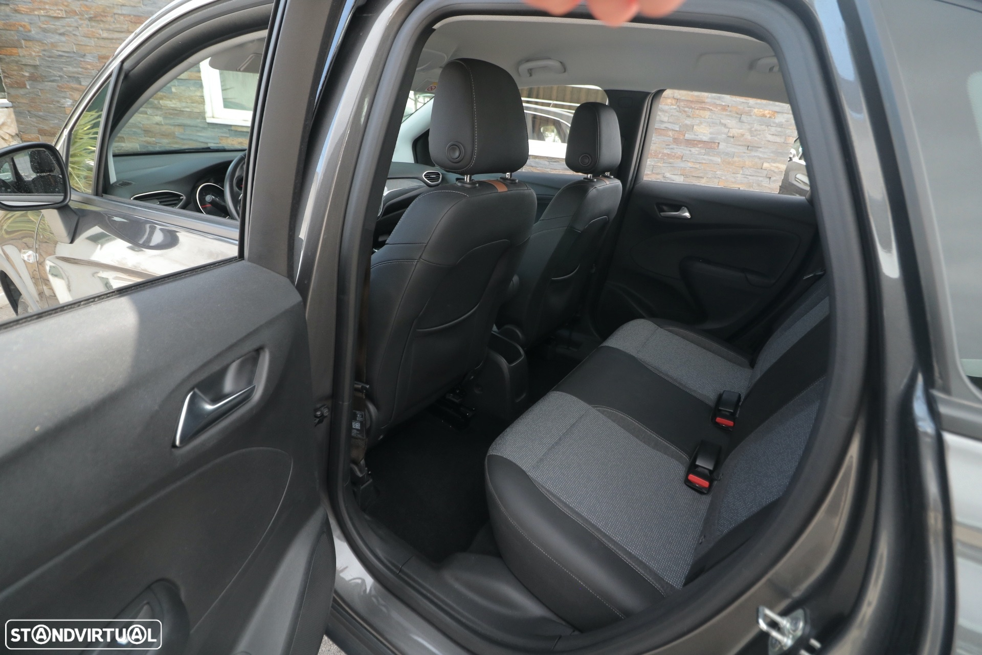 Opel Crossland X 1.2 T Innovation - 11