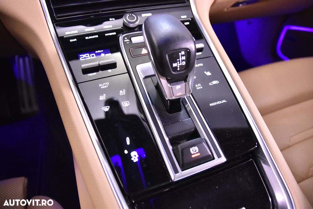 Porsche Panamera - 17