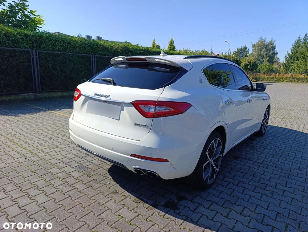 Maserati Levante Essence - 8