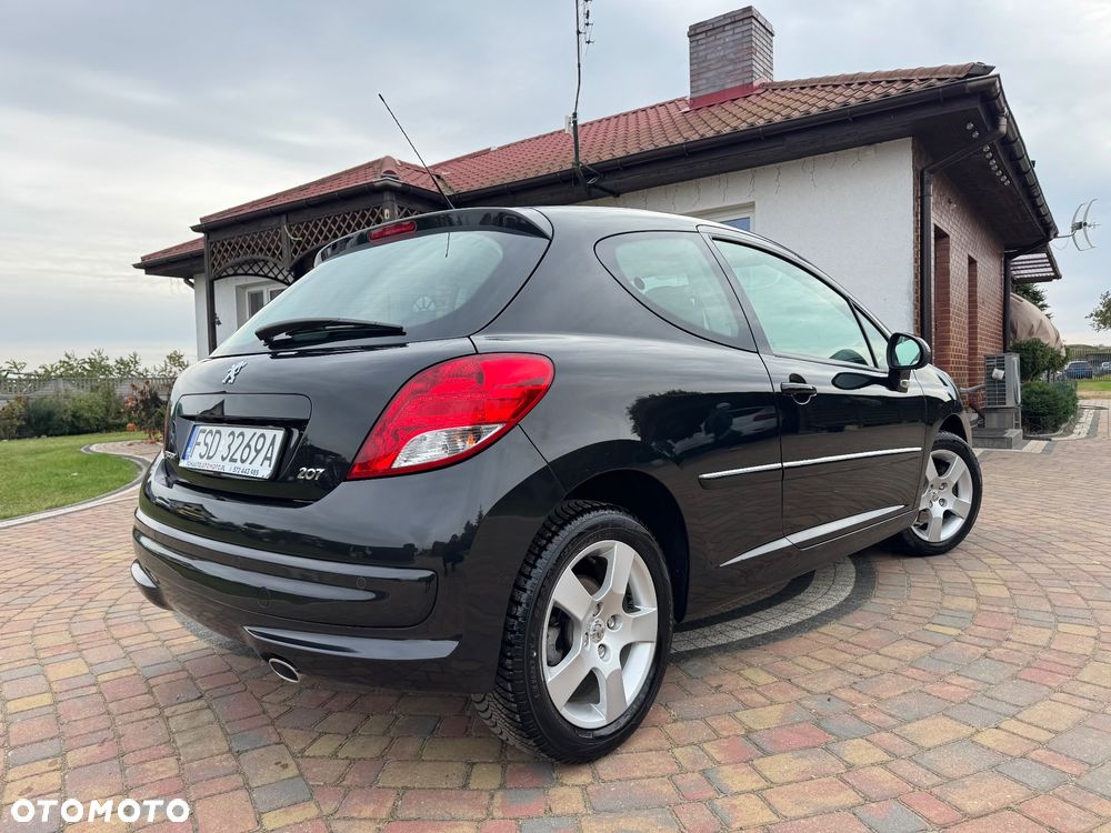 Peugeot 207 - 8