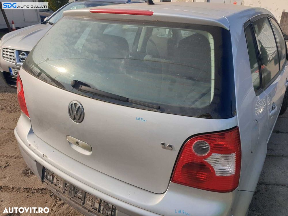 Hayon Haion Portbagaj Dezechipat cu Luneta Geam Sticla Volkswagen Polo 9N 2002 - 2008 Culoare LA7W - 2