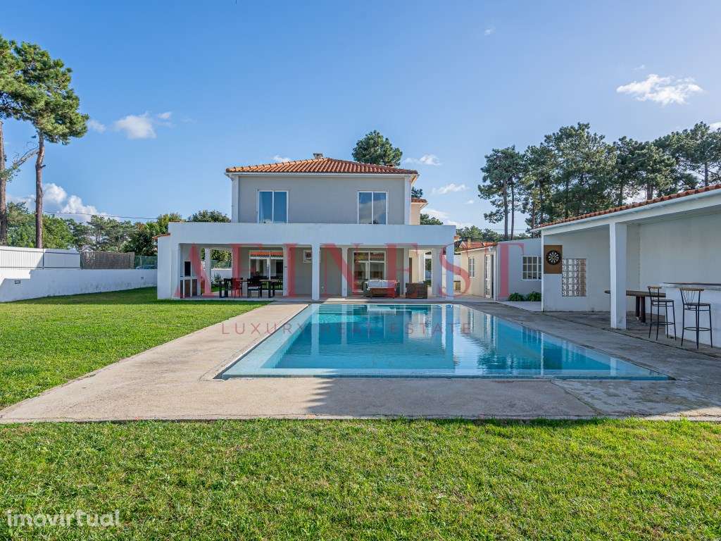 MORADIA T5 NA AROEIRA COM ENORME POTENCIAL - Grande imagem: 2/56