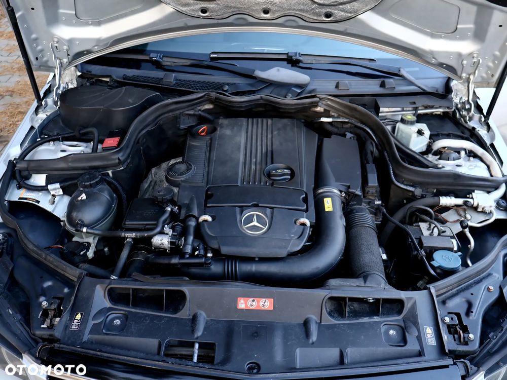 Mercedes-Benz Klasa C 180 CGI BlueEff Avantgarde - 40