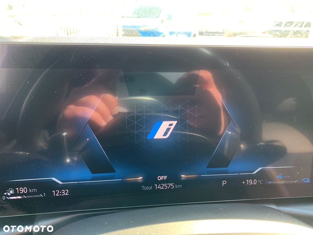 BMW Seria 3 330e M Sport sport - 17