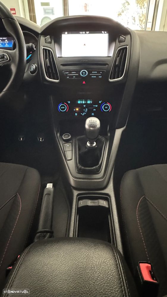 Ford Focus 1.0 EcoBoost ST-Line - 10