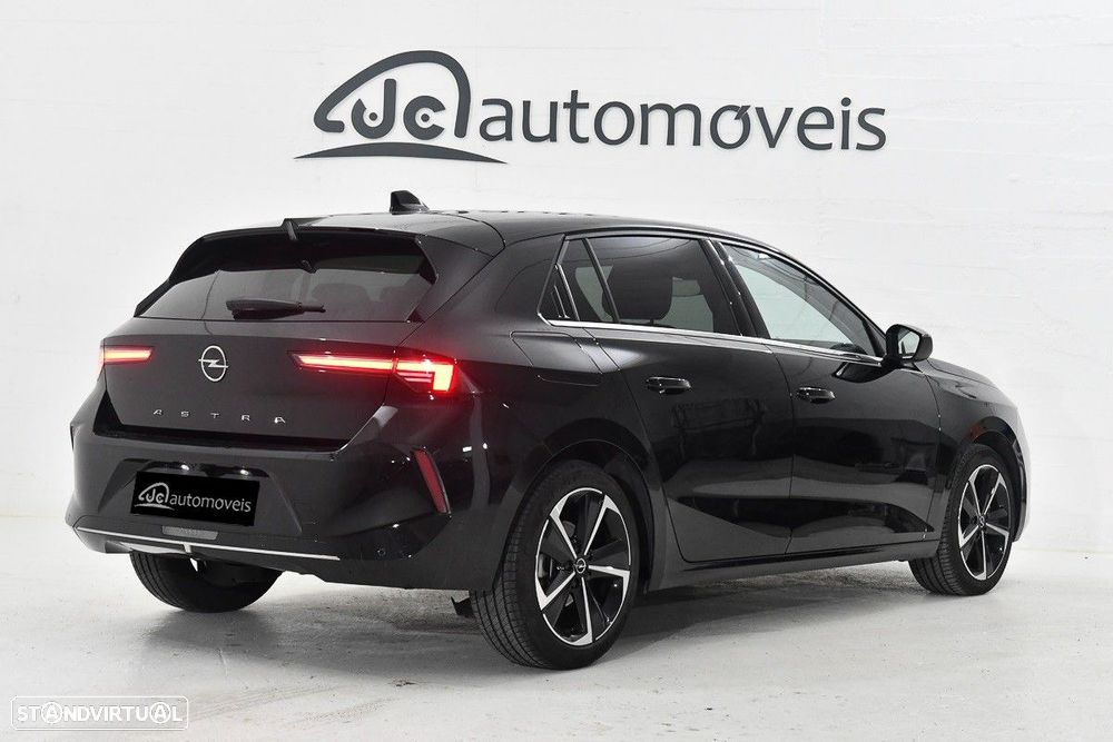 Opel Astra 1.2 T Elegance - 2
