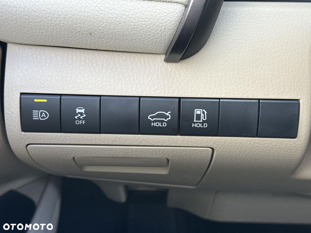 Toyota Camry 2.5 Hybrid Executive CVT - 19