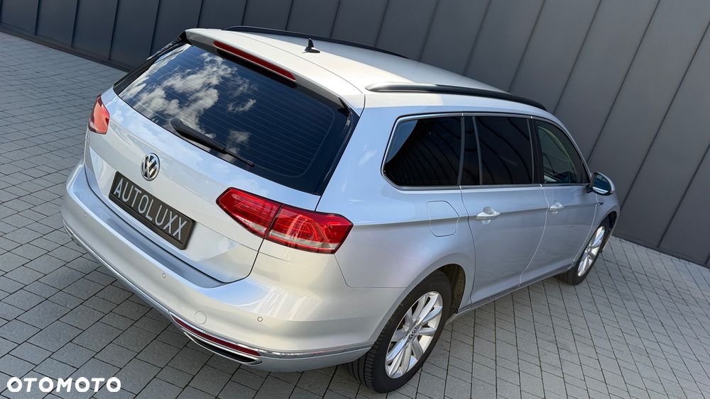 Volkswagen Passat - 12