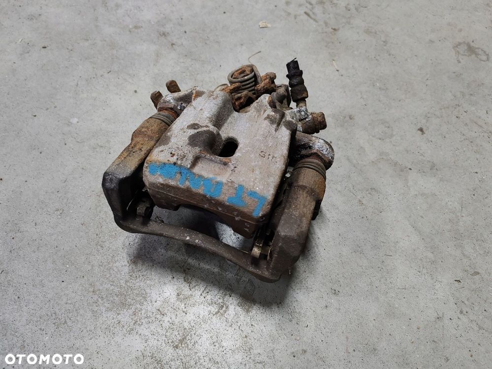 Zacisk hamulcowy lewy tył tylny SUZUKI BALENO II 15-18