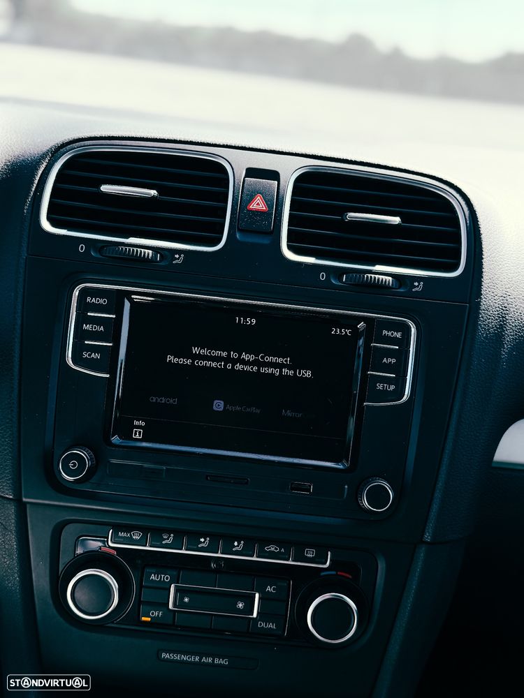 VW Golf 1.6 TDi Highline - 16