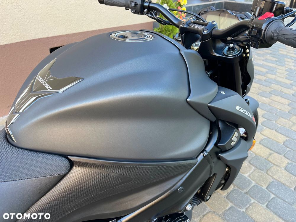 Suzuki GSX - 35