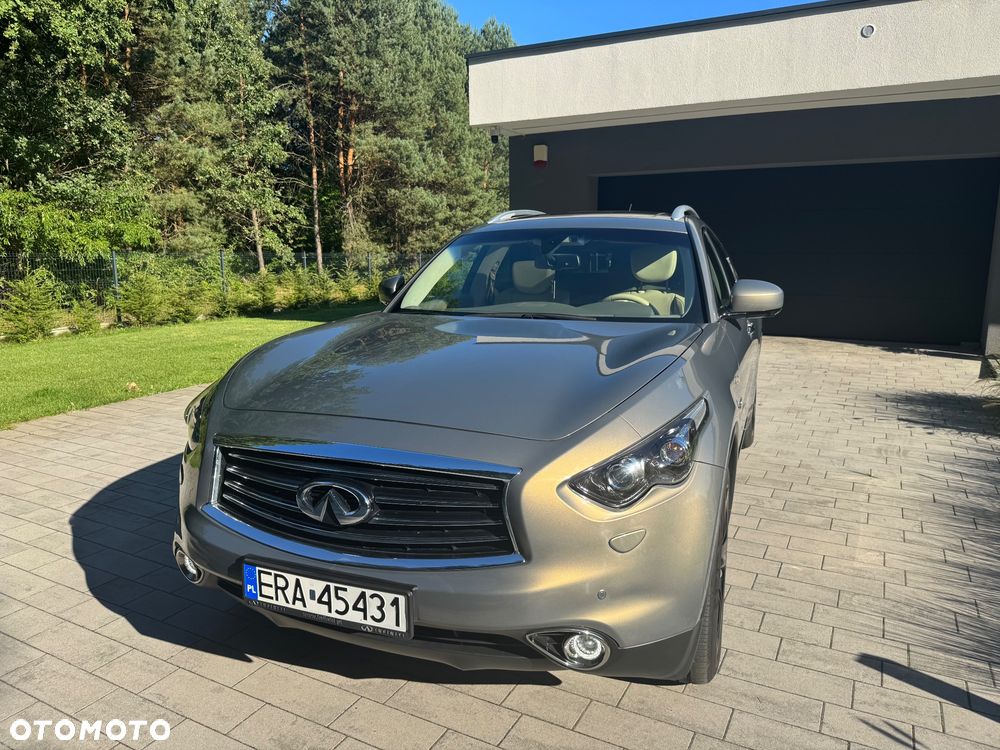 Infiniti QX70 - 38