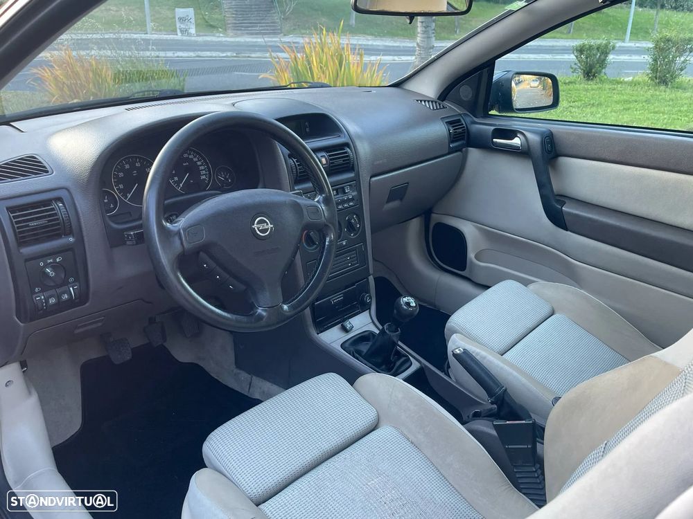 Opel Astra Coupe 1.8 16V - 12