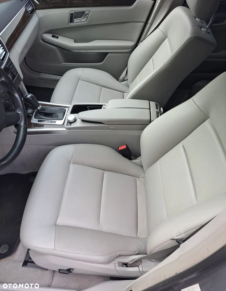 Mercedes-Benz Klasa E 220 CDI DPF BlueEFFICIENCY 7G-TRONIC Elegance - 11