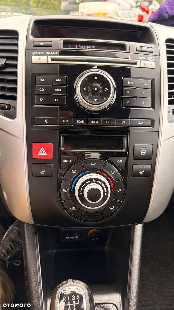 Kia Venga 1.6 L - 11