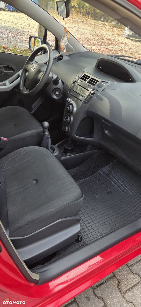 Toyota Yaris - 10