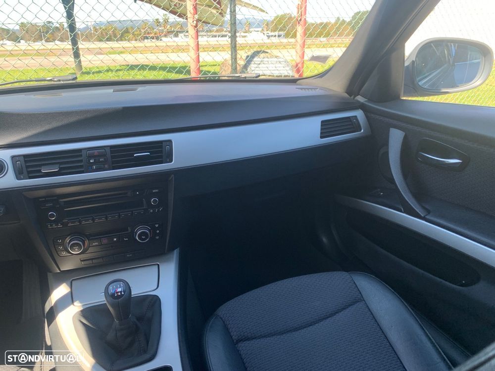 BMW 318 d Pack M - 17