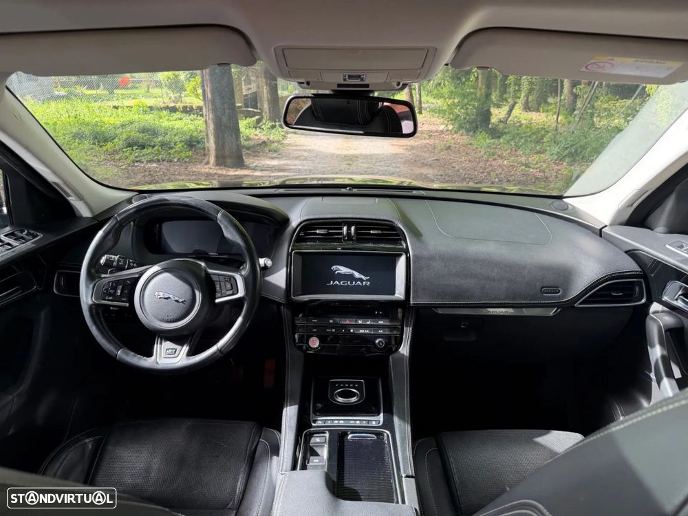 Jaguar F-Pace 20d Aut. R-Sport - 18