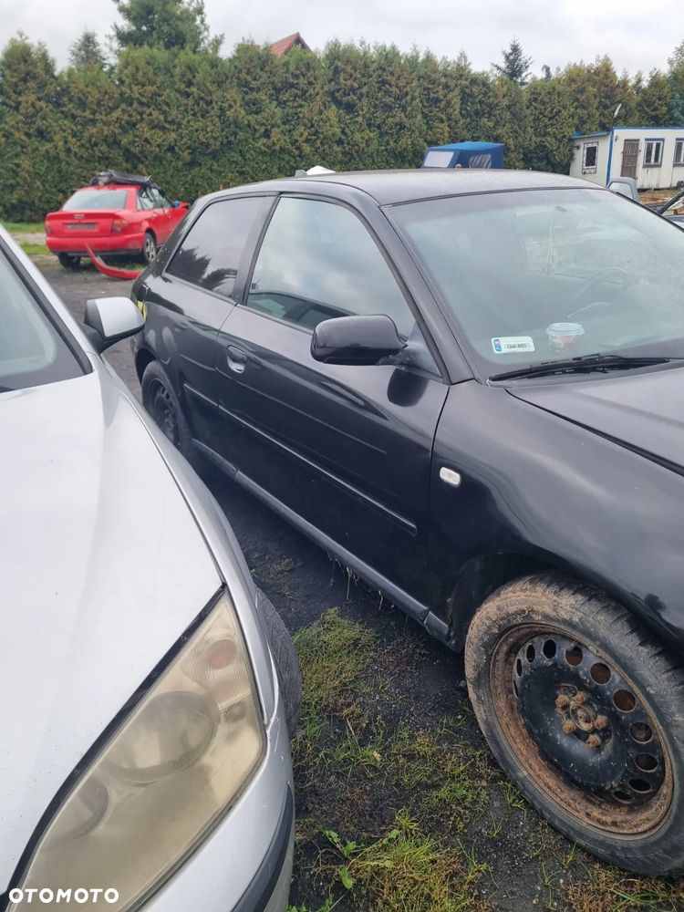 Audi a3 8l lift 3d 1.6 8v AVU lakier LY9B na części - 3