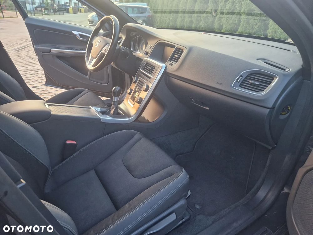 Volvo V60 D3 Momentum - 10