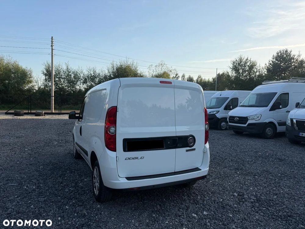 Fiat DOBLO / 1.6D / FV23% / NAJBOGATSZA WERSJA / 3 OSOBOWY / NAVI / CARPLAY - 9