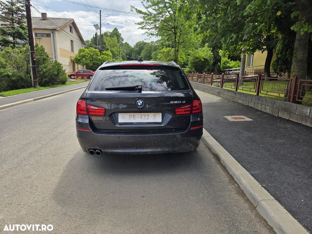 BMW Seria 5 520d Aut. Luxury Line - 7