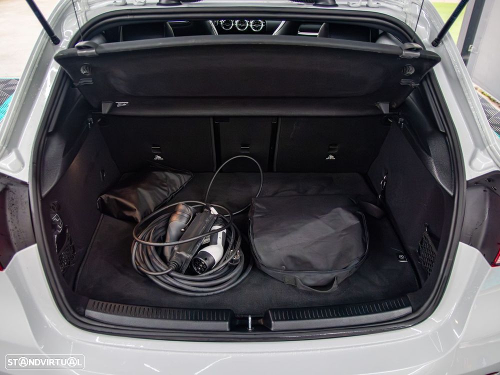 Mercedes-Benz A 250 e 8G-DCT AMG Line - 10