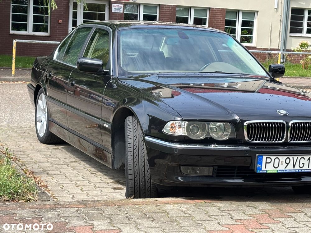 BMW Seria 7 735i - 31