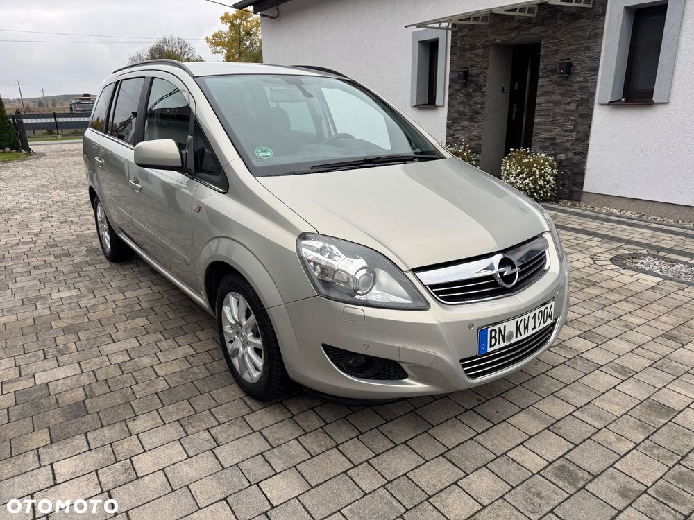 Opel Zafira 2011 photo 2