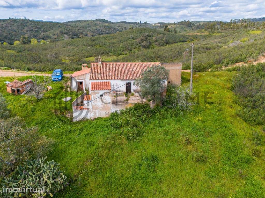 Moradia T3 para recuperar com Ruína e Armazém em Terreno com 4.15 Ha - Grande imagem: 4/32