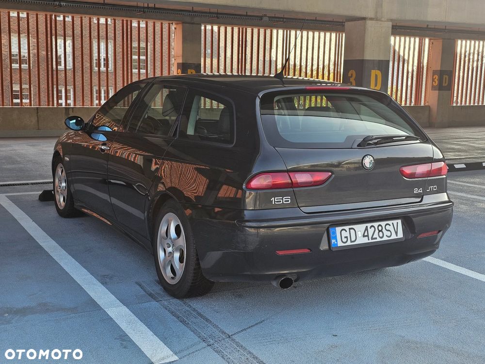 Alfa Romeo 156 ver-156-2-4-jtd-distinctive - 7