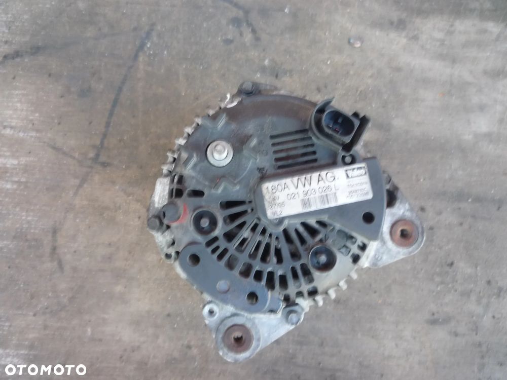 VW PASSAT B6 2.0 TDI ALTERNATOR - 2