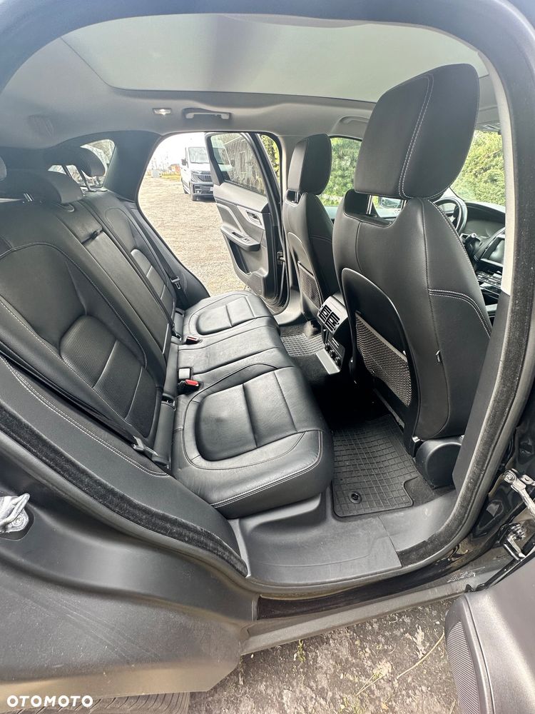 Jaguar F-Pace 25t AWD R-Sport - 8