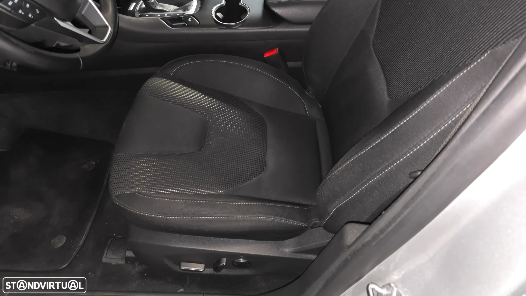 Ford Mondeo SW 2.0 HEV Titanium - 26