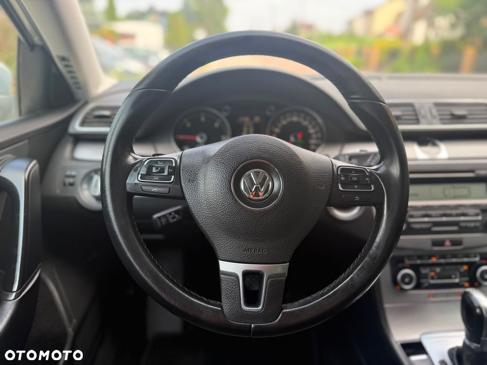 Volkswagen Passat - 8