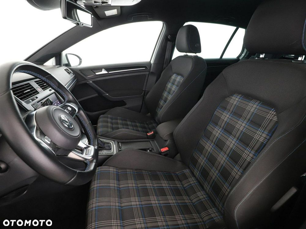Volkswagen Golf - 13