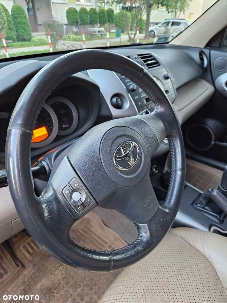 Toyota RAV4 - 10