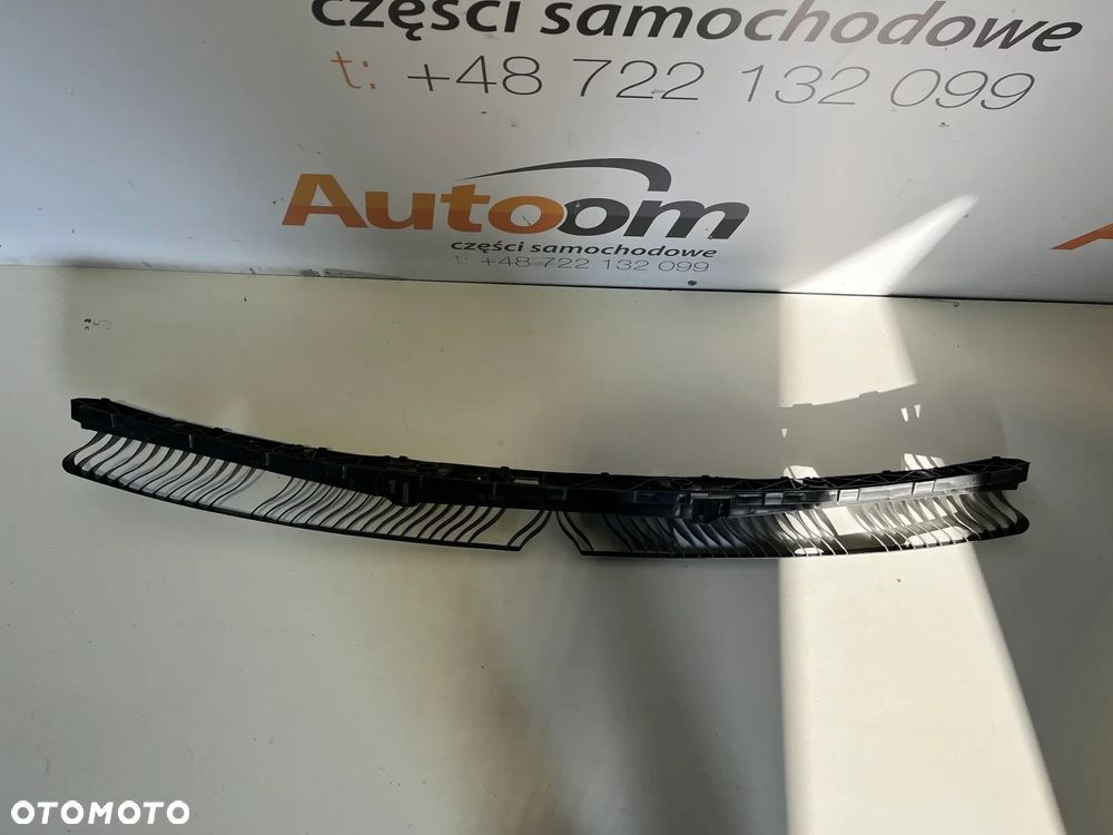 VW Tiguan II ślizg środkowy zderzaka tył  5NA807863 - 2