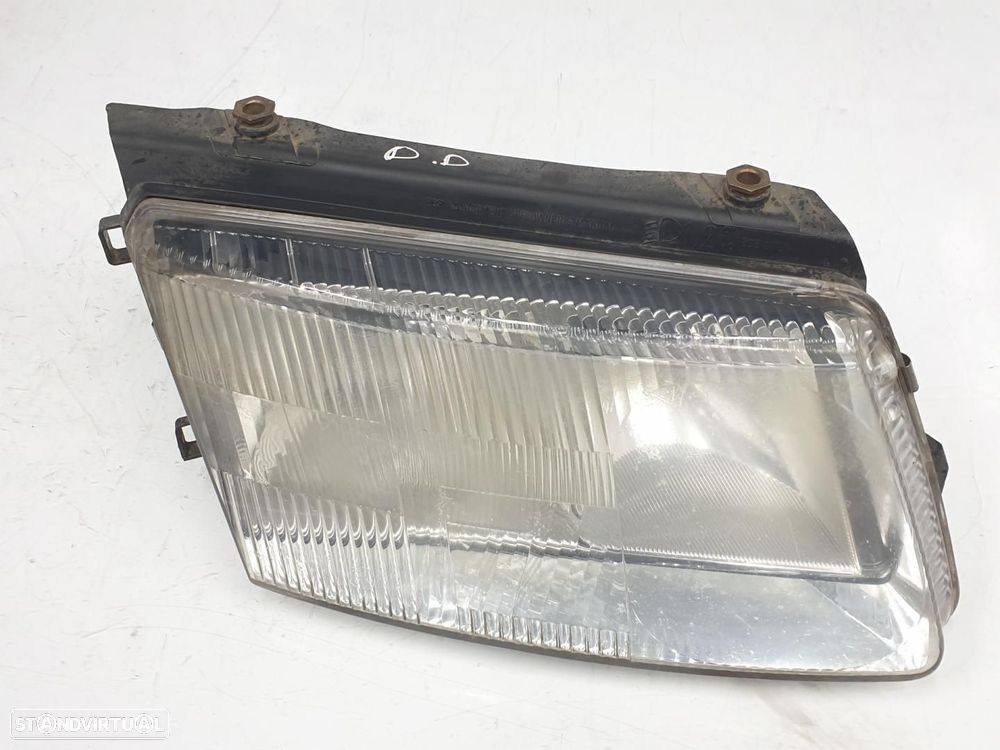 FAROL DIREITO VOLKSWAGEN PASSAT BERLINA 3B2 - 1