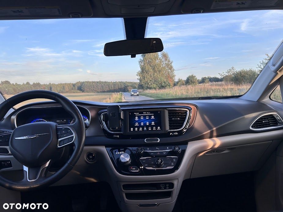 Chrysler Pacifica - 28