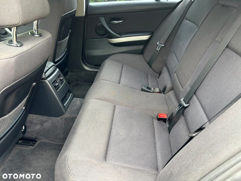 BMW Seria 3 318i - 14